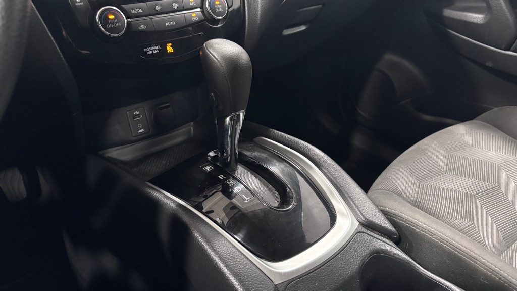 Photo 16 of this NISSAN ROGUE SV