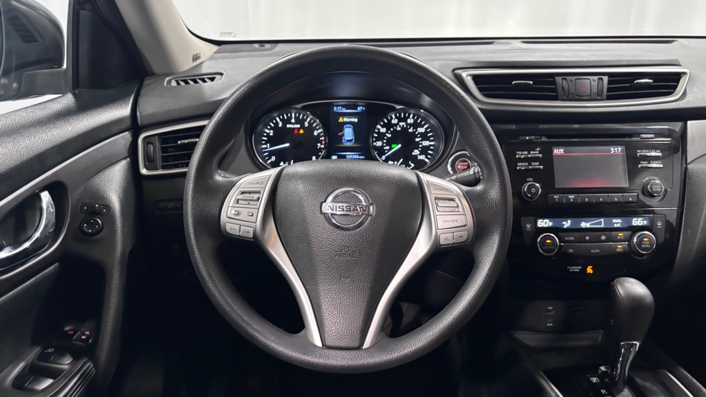 Photo 13 of this NISSAN ROGUE SV