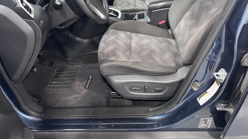 Photo 11 of this NISSAN ROGUE SV