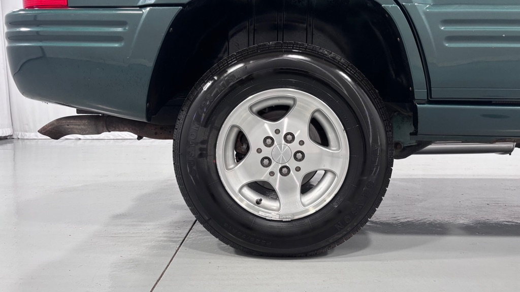 Photo 34 of this JEEP GRAND CHEROKEE