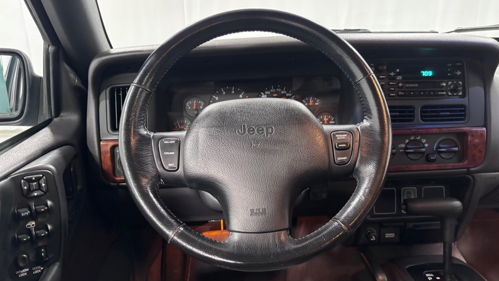 Photo 13 of this JEEP GRAND CHEROKEE