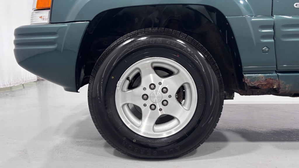 Photo 31 of this JEEP GRAND CHEROKEE