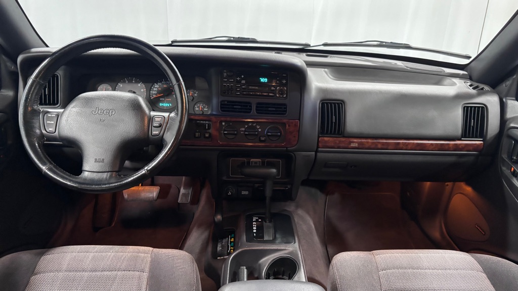 Photo 10 of this JEEP GRAND CHEROKEE