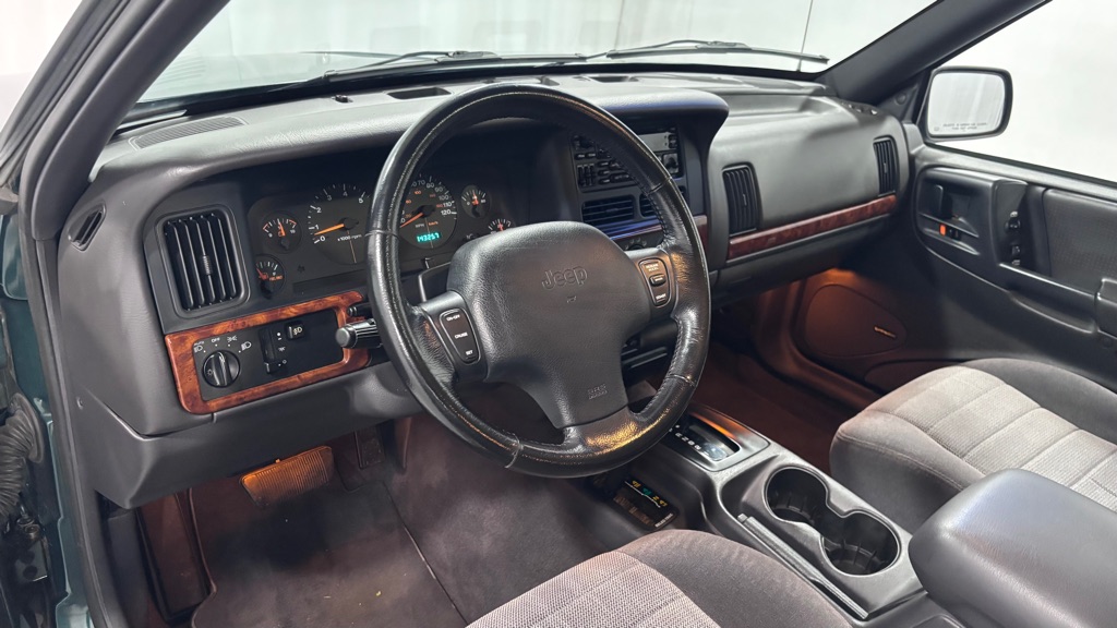 Photo 9 of this JEEP GRAND CHEROKEE