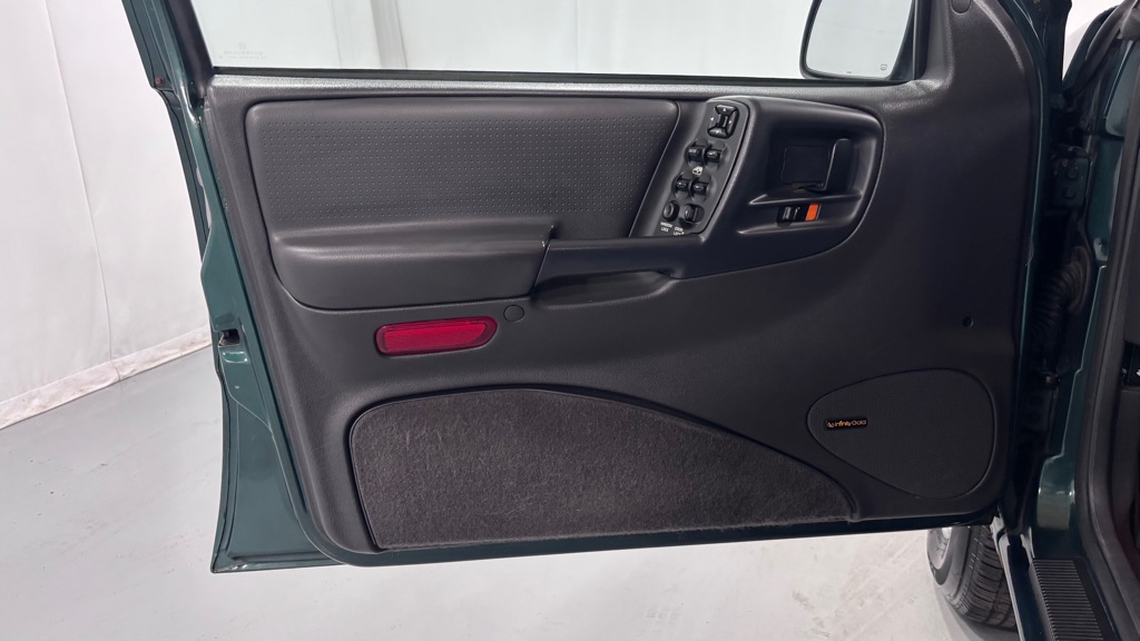 Photo 17 of this JEEP GRAND CHEROKEE