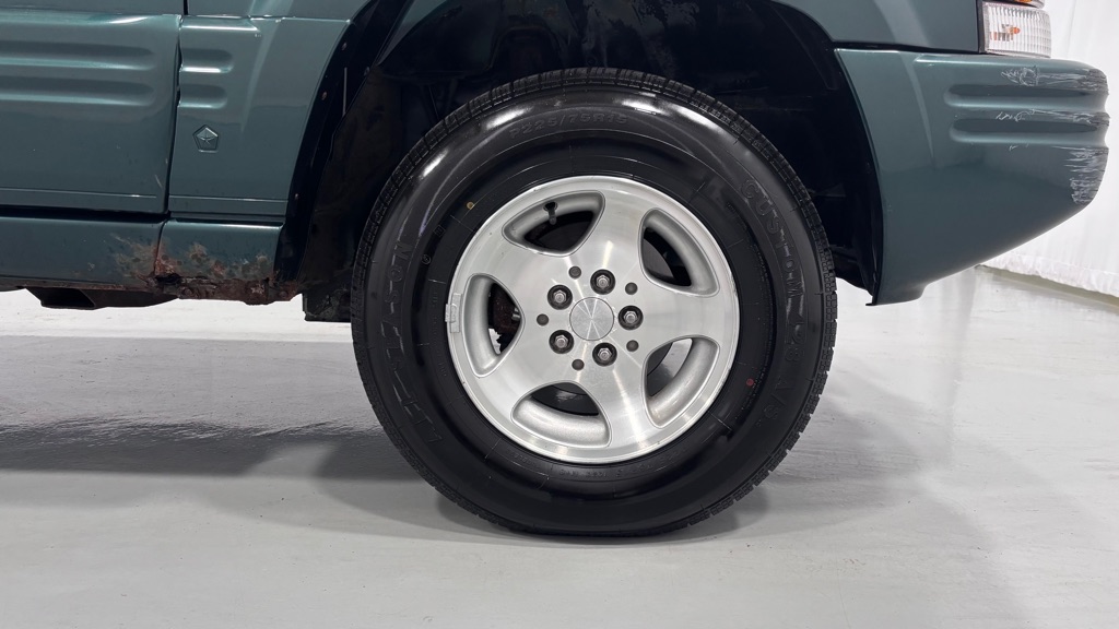 Photo 33 of this JEEP GRAND CHEROKEE