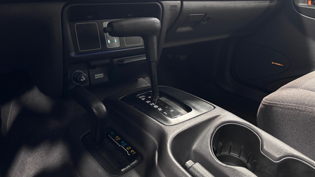Photo 16 of this JEEP GRAND CHEROKEE