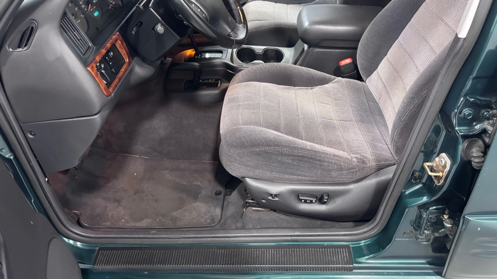 Photo 11 of this JEEP GRAND CHEROKEE