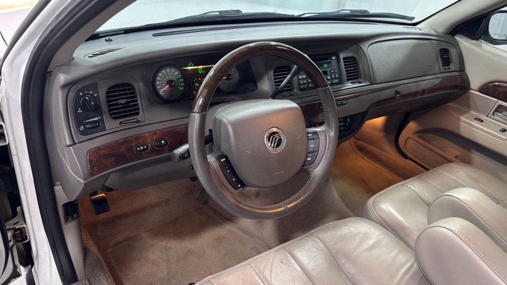 Photo 9 of this MERCURY GRAND MARQUIS