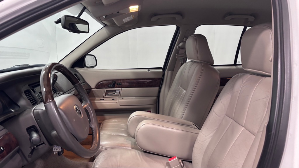 Photo 12 of this MERCURY GRAND MARQUIS