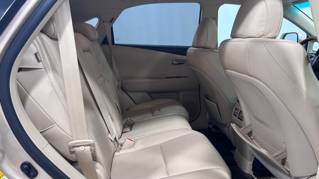 Photo 26 of this LEXUS RX 350