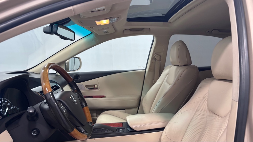 Photo 12 of this LEXUS RX 350
