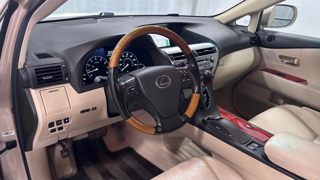 Photo 9 of this LEXUS RX 350