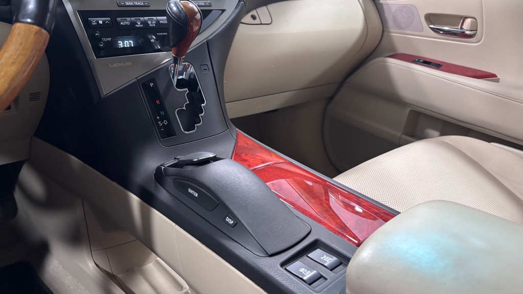 Photo 16 of this LEXUS RX 350