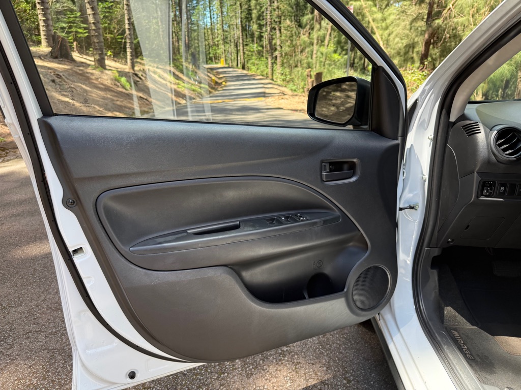 Photo 9 of this MITSUBISHI MIRAGE