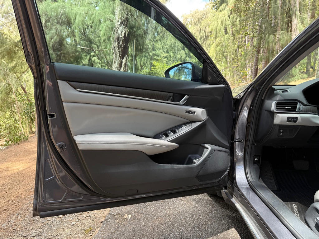 Photo 9 of this HONDA ACCORD