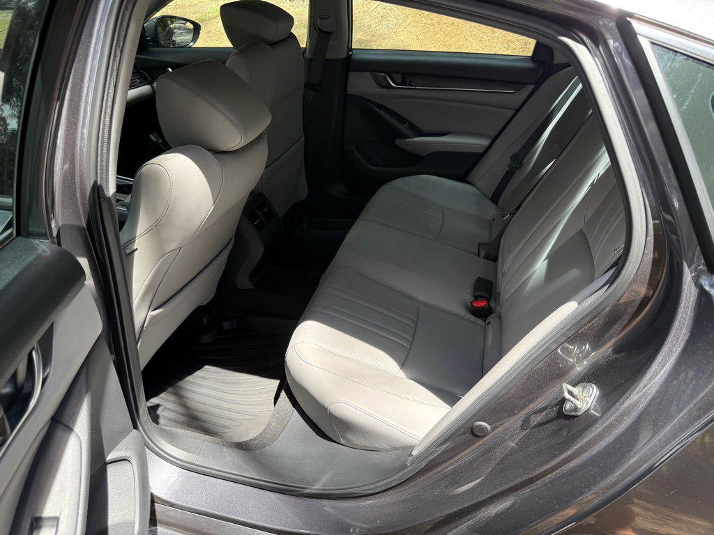 Photo 17 of this HONDA ACCORD