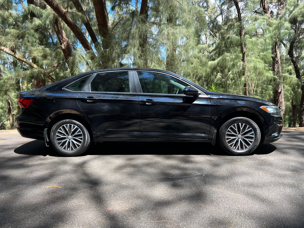 Photo 5 of this VOLKSWAGEN JETTA