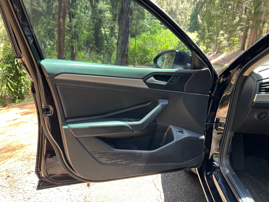 Photo 11 of this VOLKSWAGEN JETTA