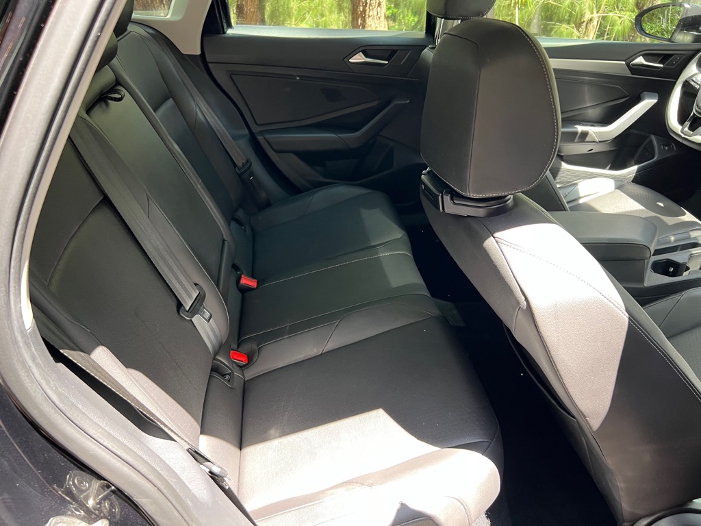 Photo 16 of this VOLKSWAGEN JETTA