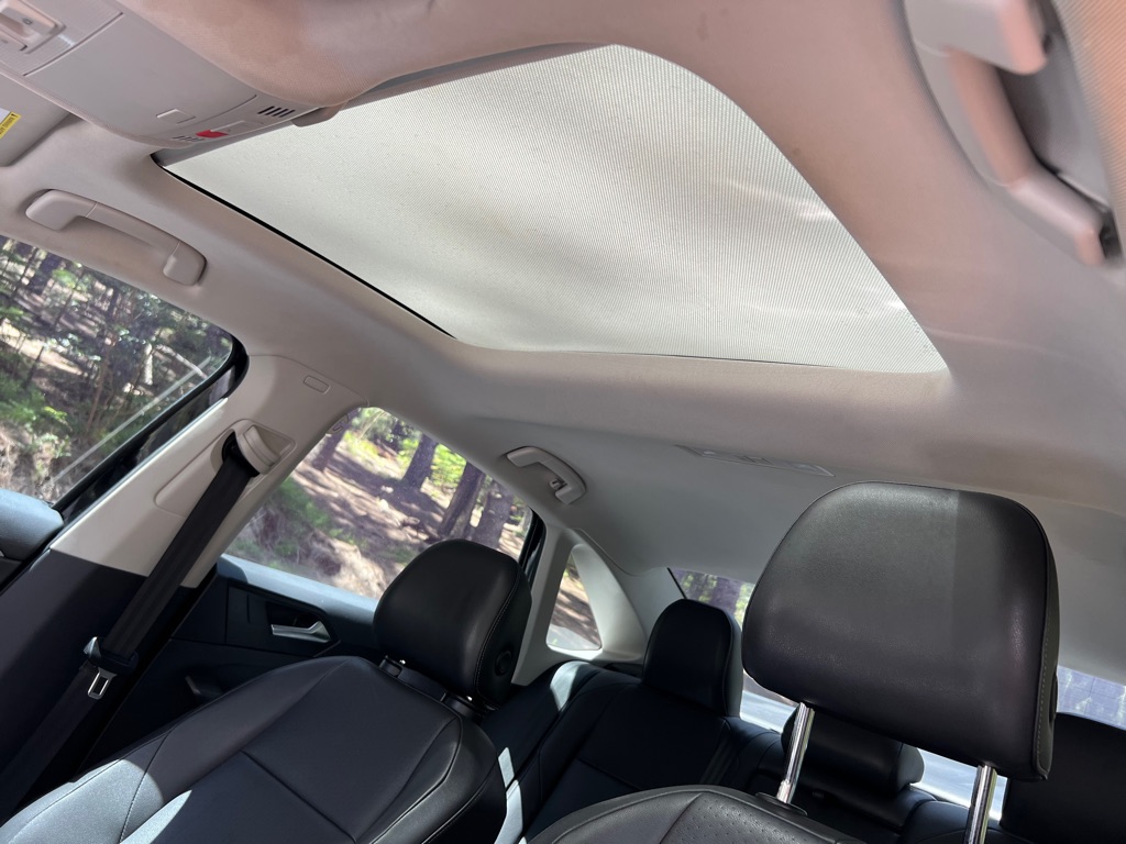Photo 13 of this VOLKSWAGEN JETTA
