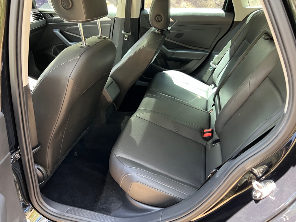 Photo 17 of this VOLKSWAGEN JETTA