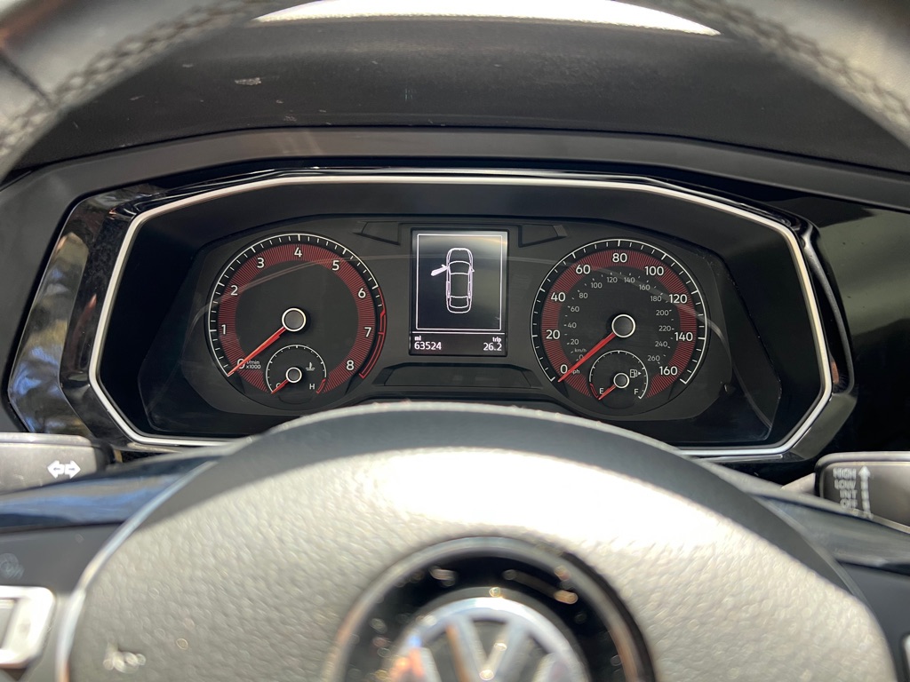 Photo 10 of this VOLKSWAGEN JETTA
