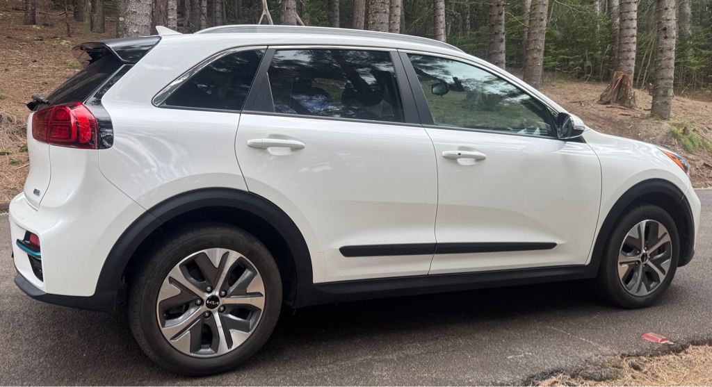 Photo 7 of this KIA NIRO
