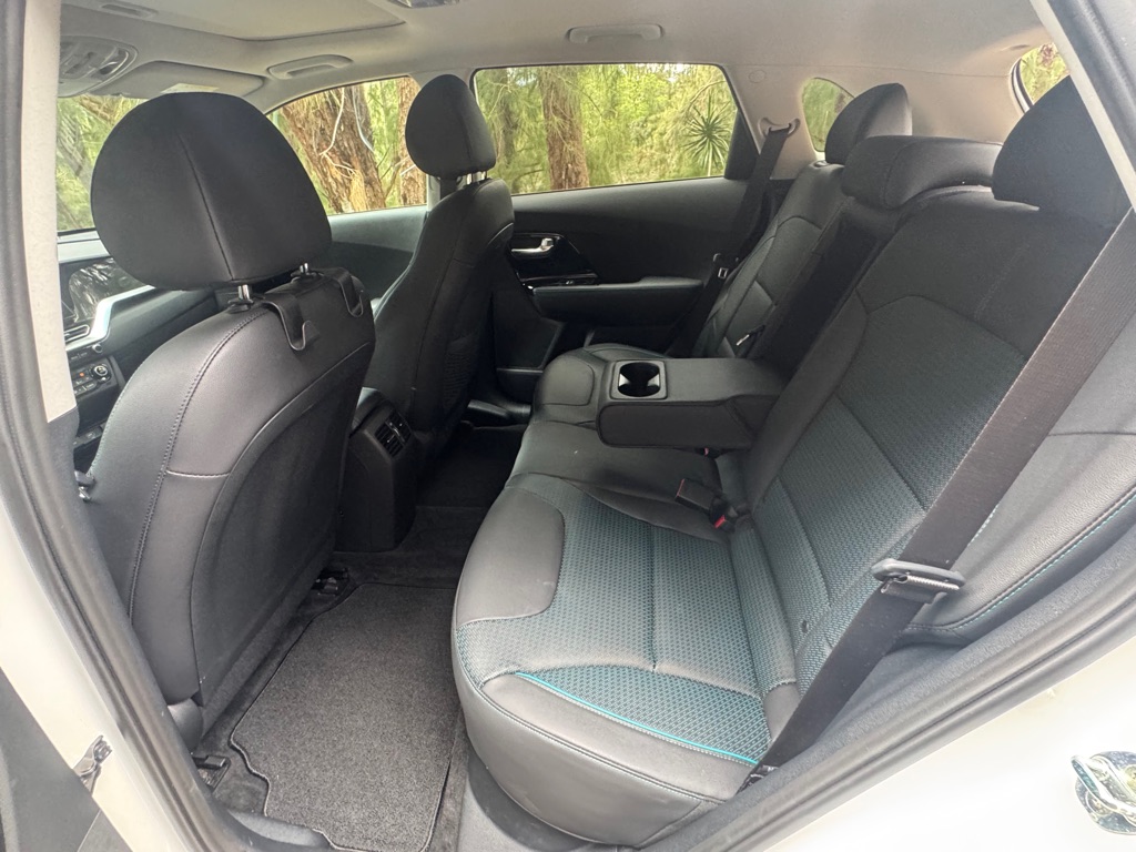 Photo 13 of this KIA NIRO