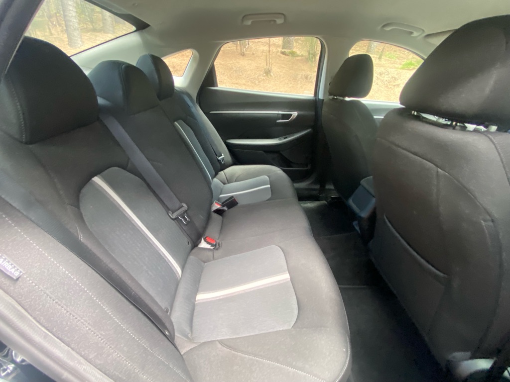Photo 18 of this HYUNDAI SONATA