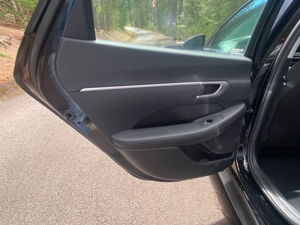 Photo 24 of this HYUNDAI SONATA
