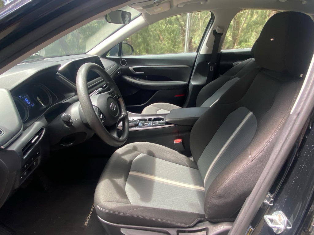 Photo 14 of this HYUNDAI SONATA