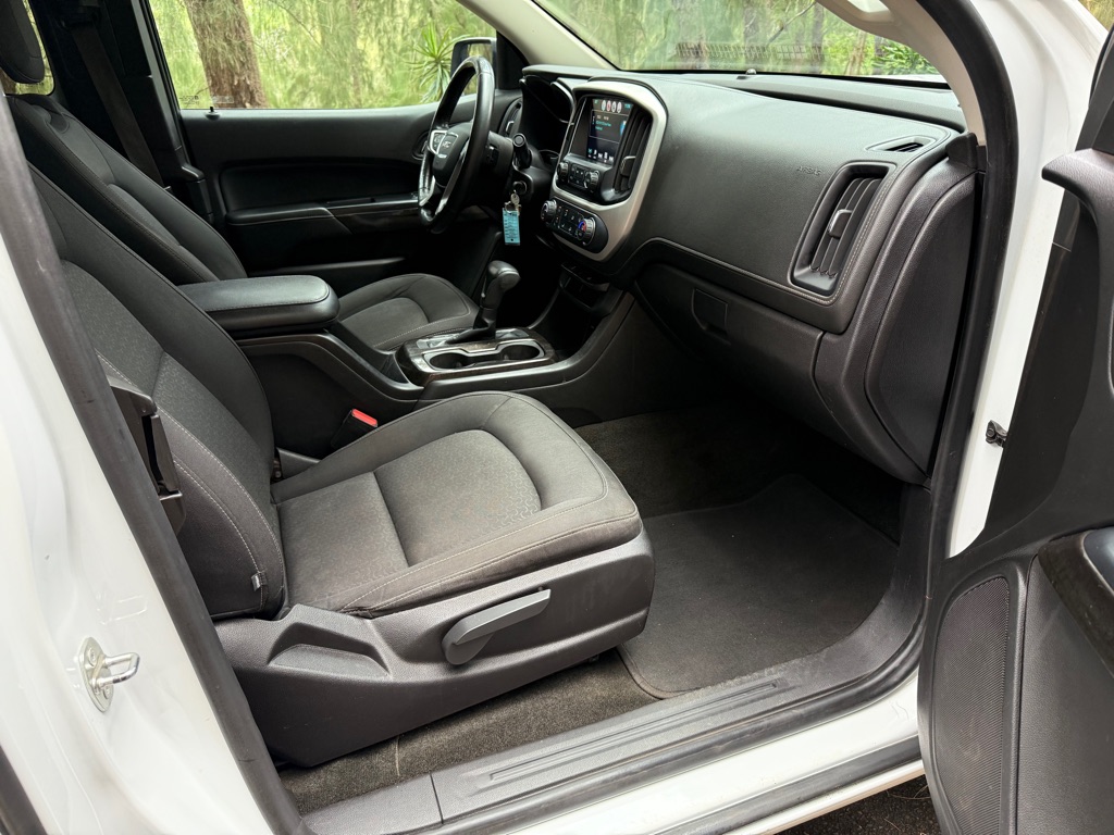 Photo 19 of this GMC CANYON
