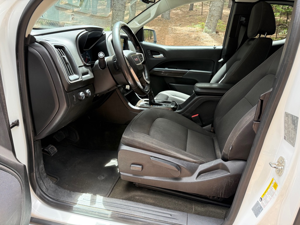 Photo 13 of this GMC CANYON