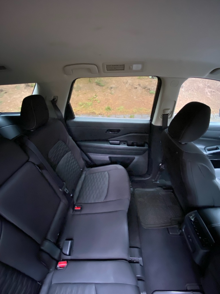 Photo 22 of this NISSAN PATHFINDER