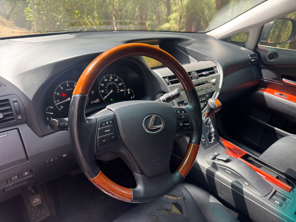 Photo 16 of this LEXUS RX