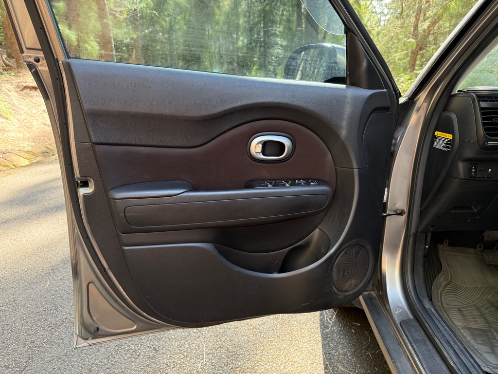 Photo 8 of this KIA SOUL