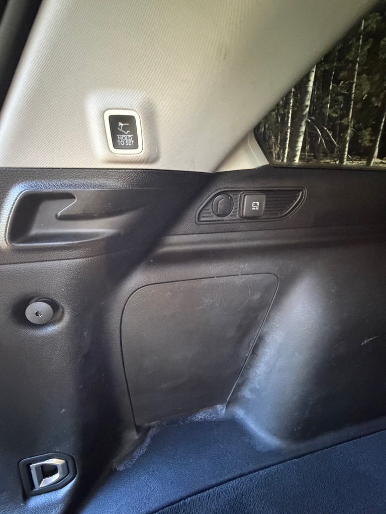 Photo 31 of this JEEP GRAND CHEROKEE