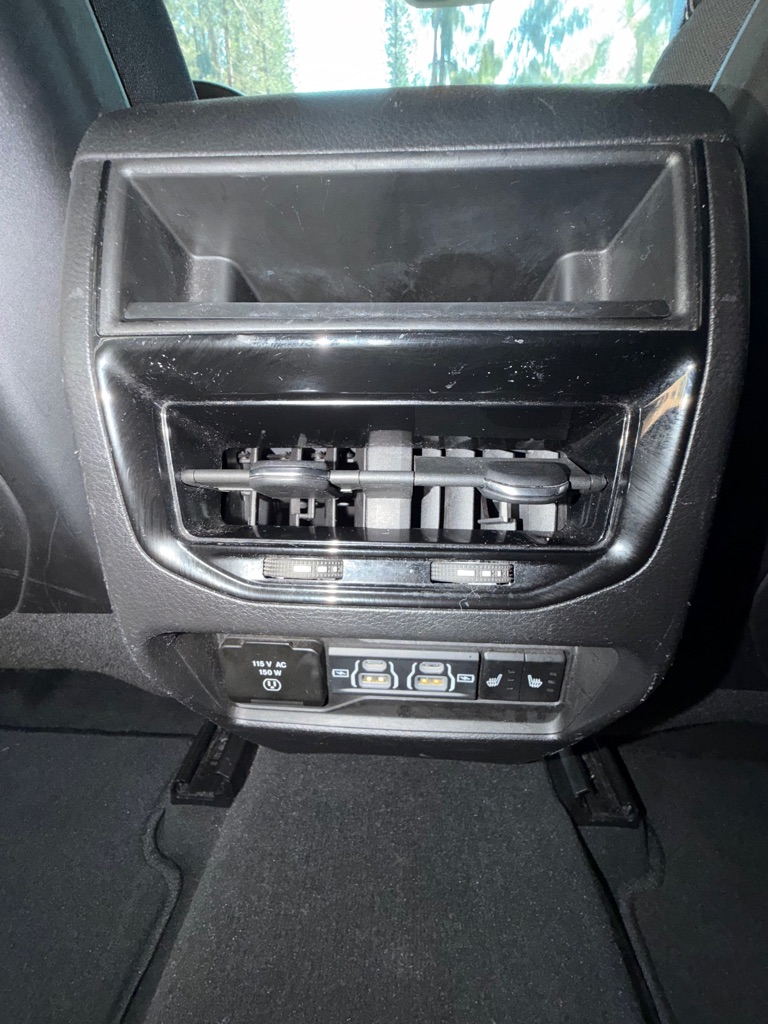 Photo 24 of this JEEP GRAND CHEROKEE