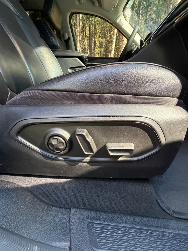 Photo 43 of this JEEP GRAND CHEROKEE