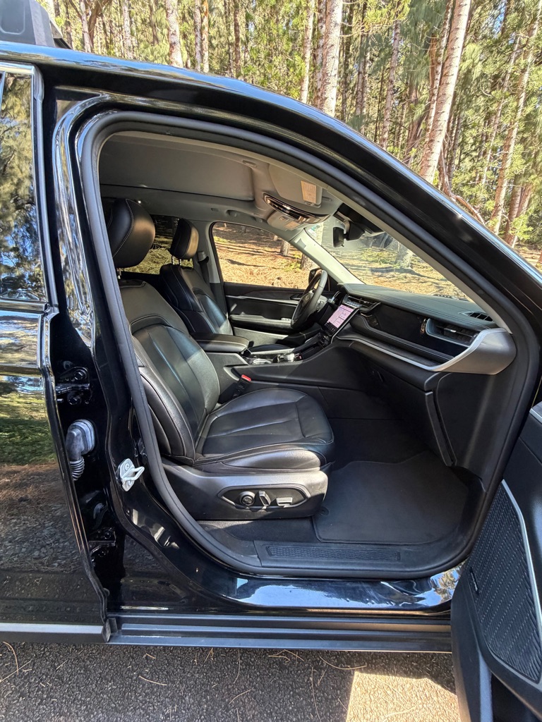 Photo 40 of this JEEP GRAND CHEROKEE