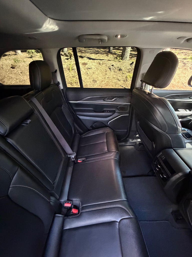 Photo 37 of this JEEP GRAND CHEROKEE