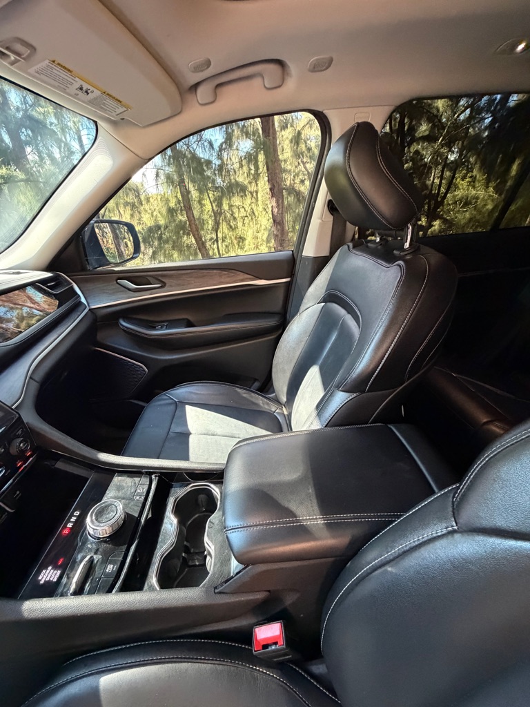 Photo 16 of this JEEP GRAND CHEROKEE