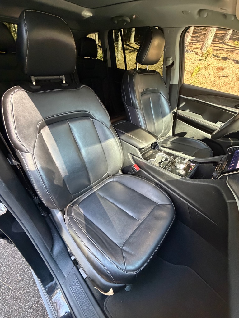 Photo 42 of this JEEP GRAND CHEROKEE