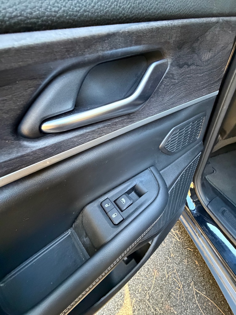 Photo 21 of this JEEP GRAND CHEROKEE