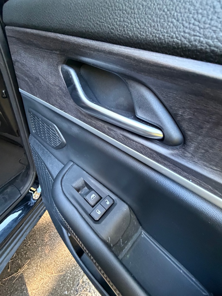 Photo 34 of this JEEP GRAND CHEROKEE