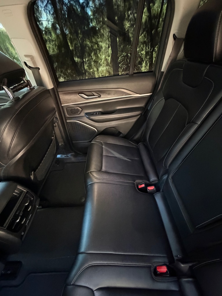 Photo 23 of this JEEP GRAND CHEROKEE
