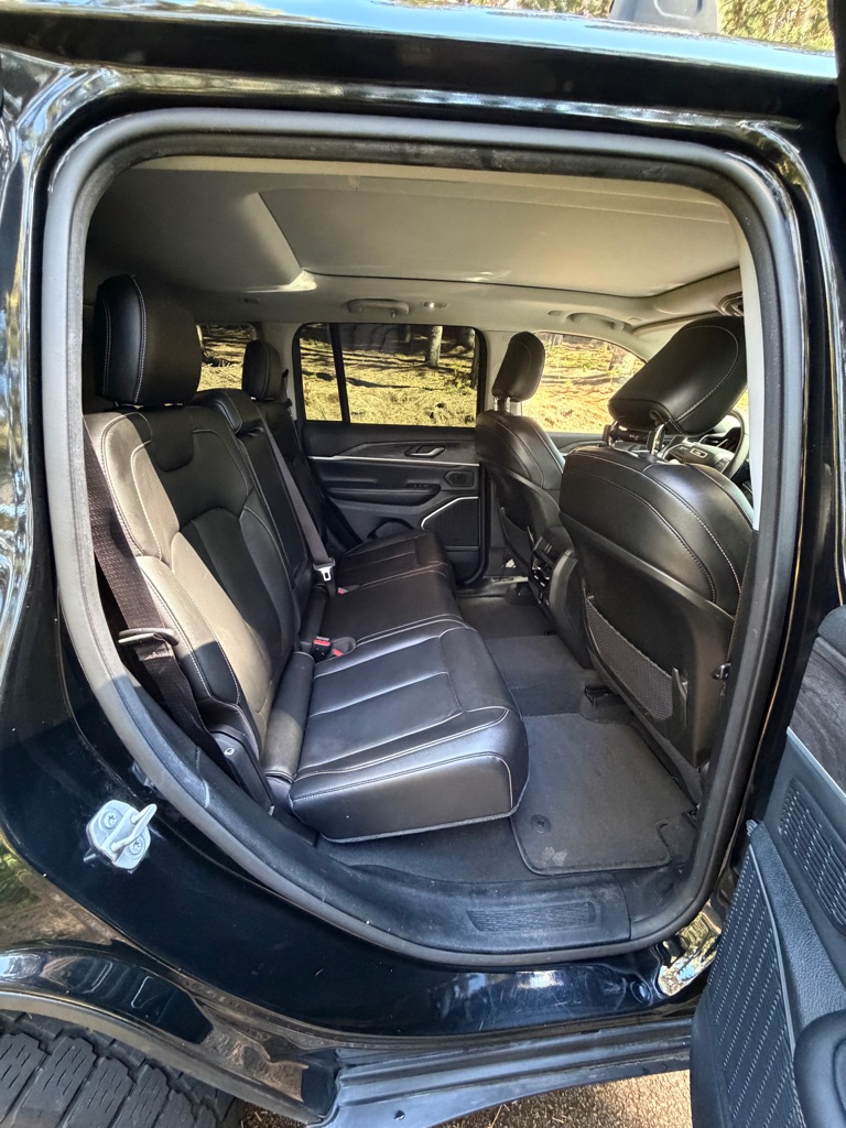Photo 35 of this JEEP GRAND CHEROKEE