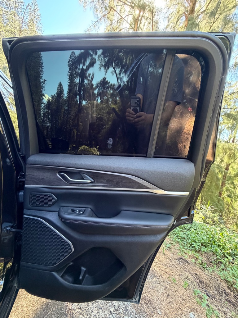 Photo 33 of this JEEP GRAND CHEROKEE