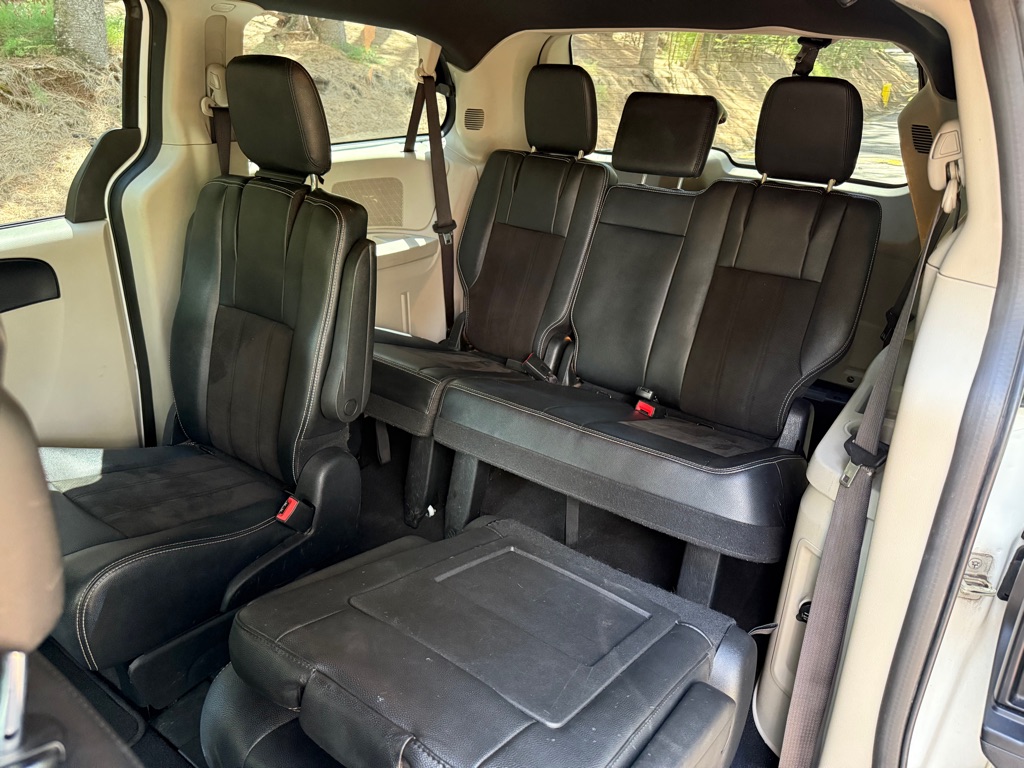 Photo 20 of this DODGE GRAND CARAVAN